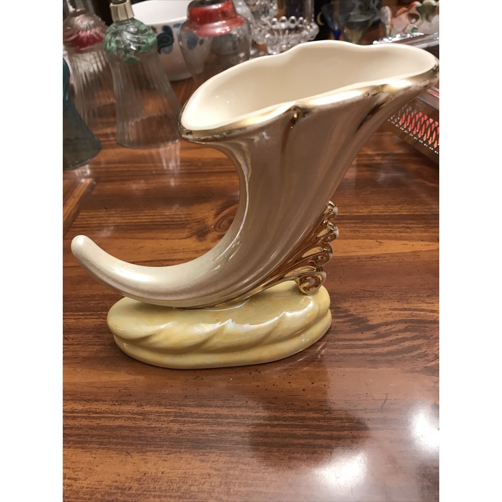vintage Ivory Gold Irridesent Porcelain Lusterware Horn Vase 6‎ Inches
